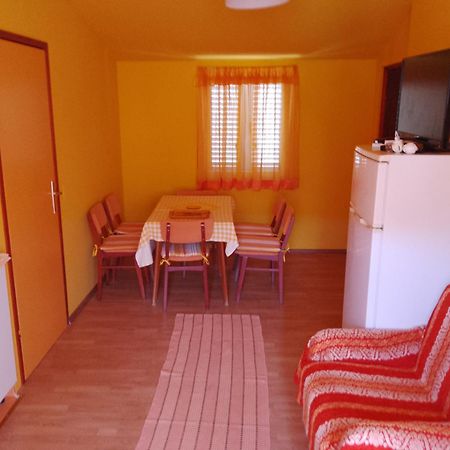 Apartments Velo ヴェリ・ロシニュ エクステリア 写真