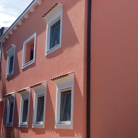 Apartments Velo ヴェリ・ロシニュ エクステリア 写真